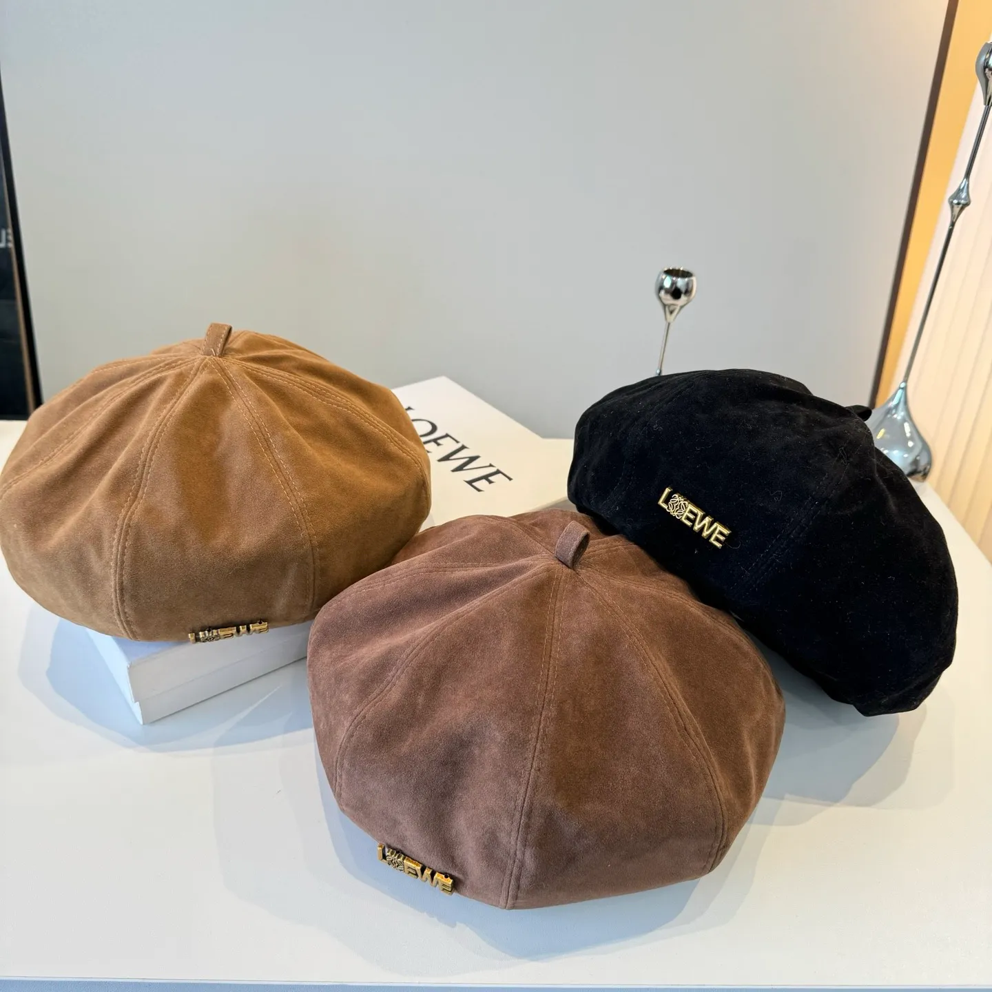 💰100¥ Loewe's new corduroy beret, painter's hat, head circumference 57cm