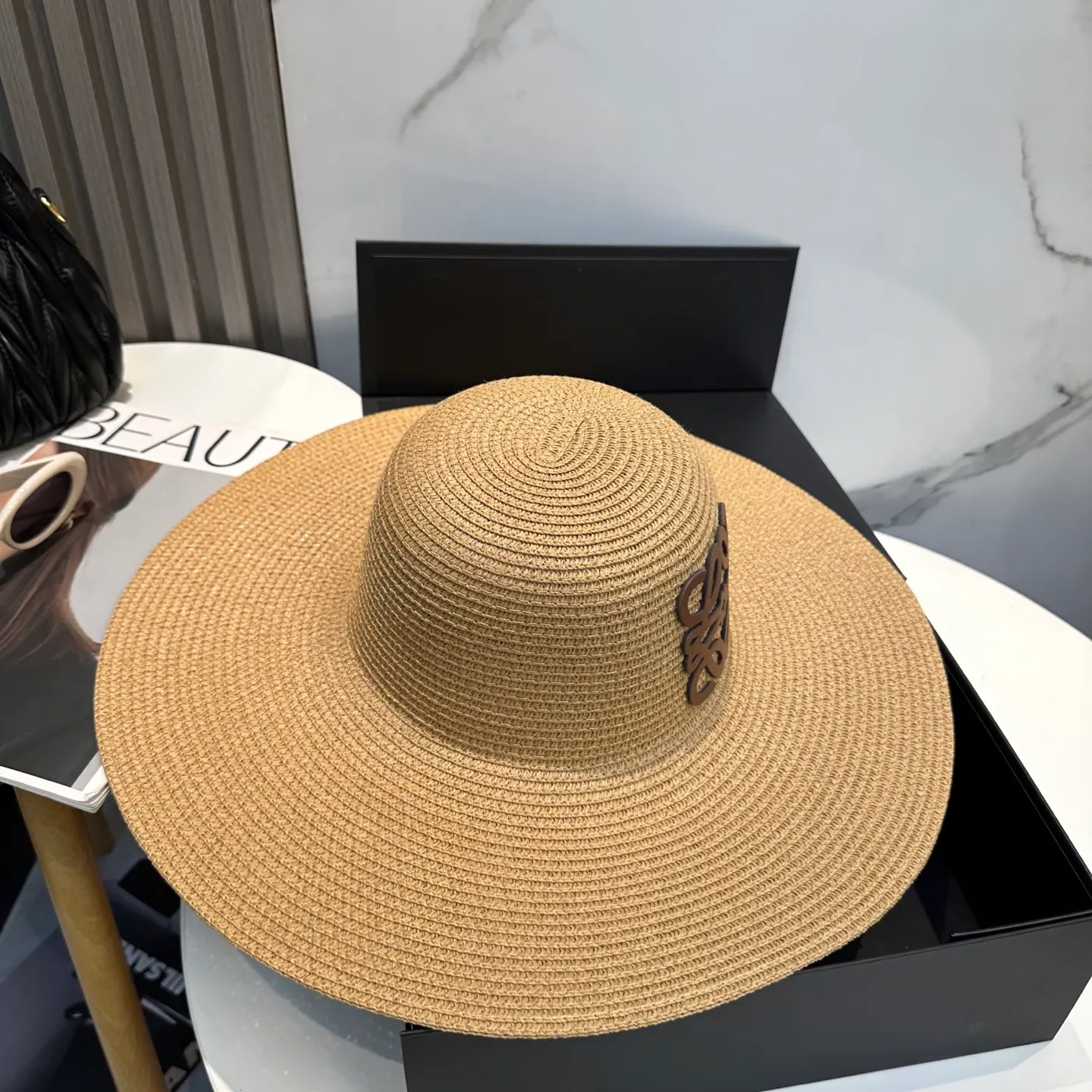 P70 LOEWE big brimmed hat, big sun hat, made of fine straw, official model opening, non-market ordinary version, head circumference 57cm