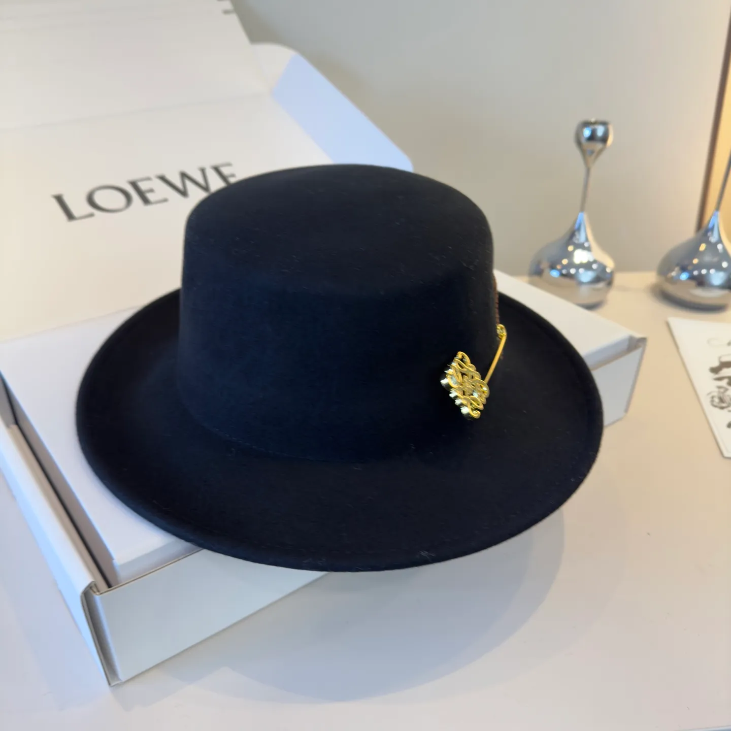 💰180¥ ＬＯＥＷＥ Loewe’s new flat top hat, 100% wool🦙 fabric, head circumference 57cm