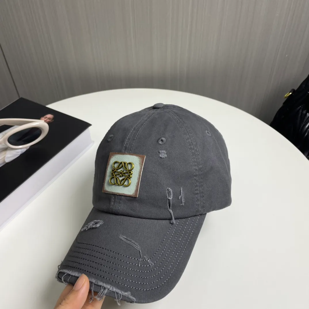 P66 🧢Loewe~New baseball cap🧢, simple and classic logo, super texture👍, exquisite big-name style, a must-have artifact for goddesses, couple style