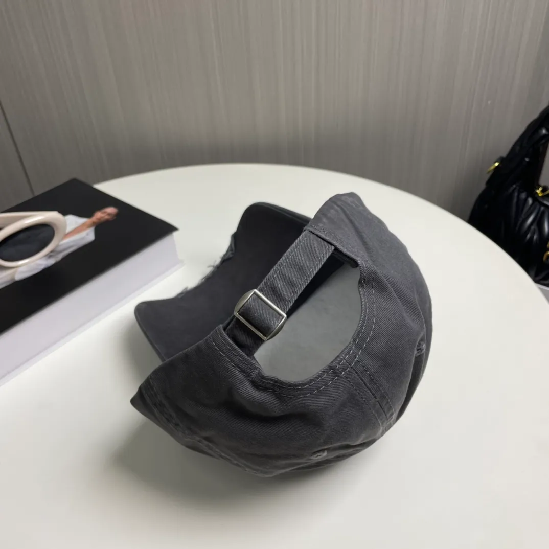 P66 🧢Loewe~New baseball cap🧢, simple and classic logo, super texture👍, exquisite big-name style, a must-have artifact for goddesses, couple style