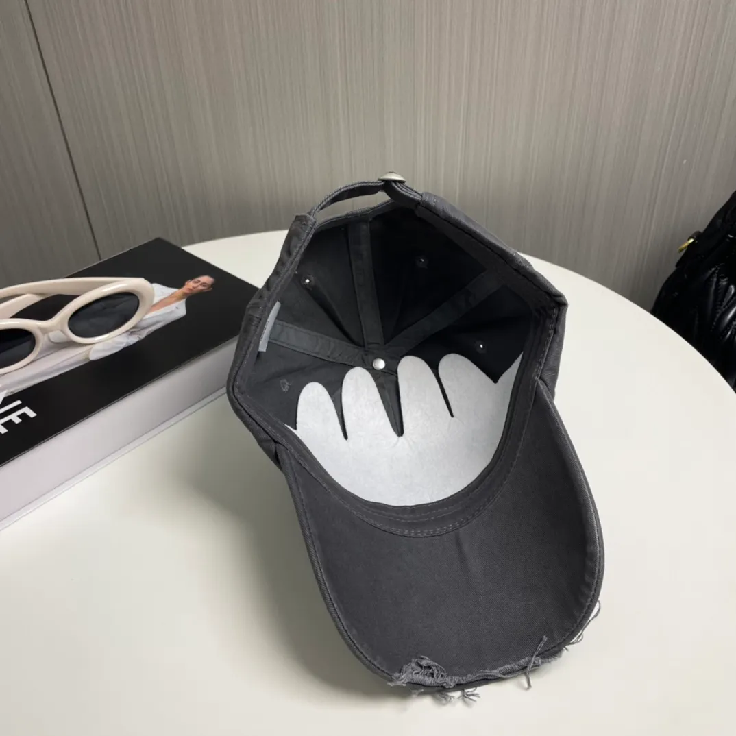 P66 🧢Loewe~New baseball cap🧢, simple and classic logo, super texture👍, exquisite big-name style, a must-have artifact for goddesses, couple style