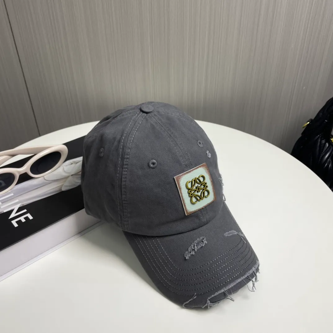 P66 🧢Loewe~New baseball cap🧢, simple and classic logo, super texture👍, exquisite big-name style, a must-have artifact for goddesses, couple style