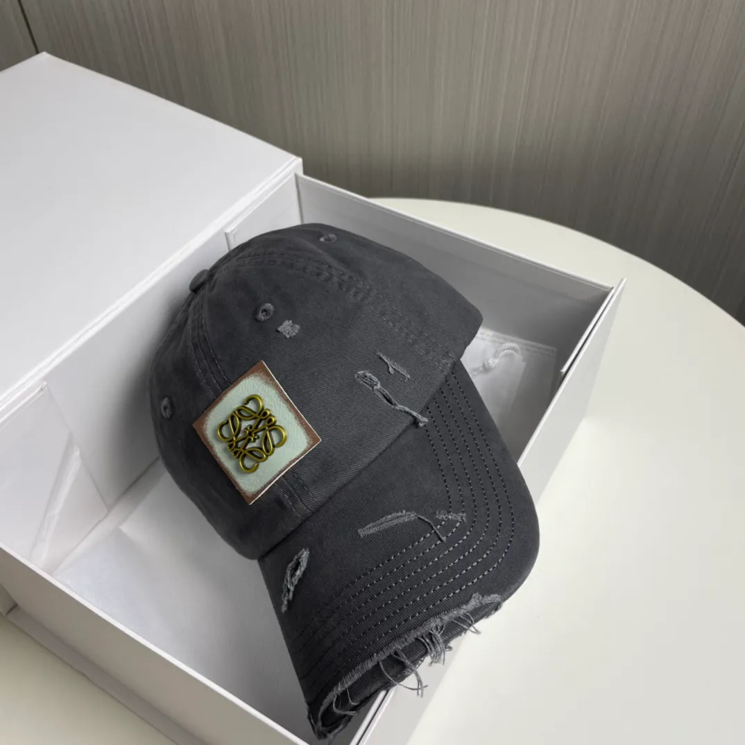 P66 🧢Loewe~New baseball cap🧢, simple and classic logo, super texture👍, exquisite big-name style, a must-have artifact for goddesses, couple style