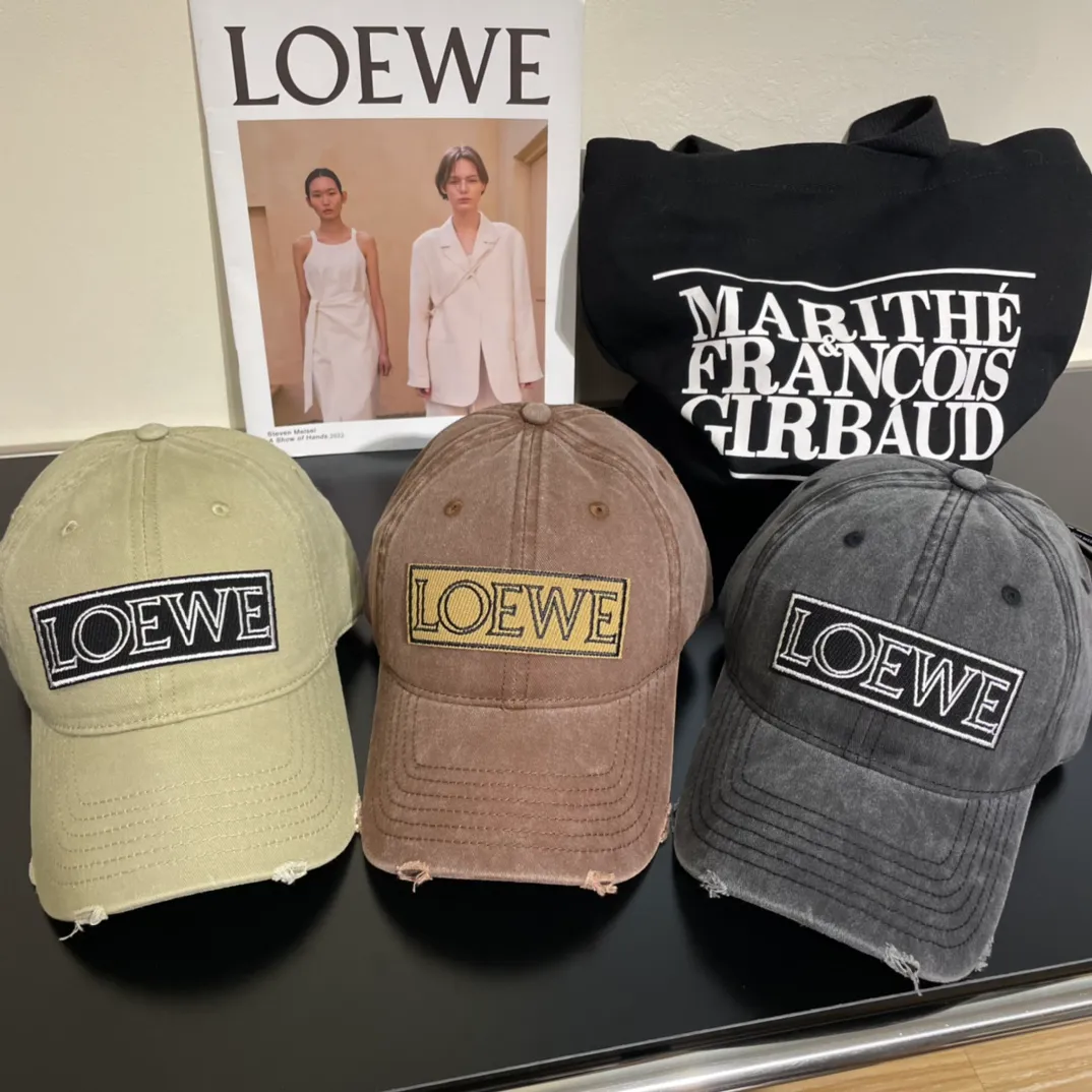 P56 LOEWE's new washed denim baseball cap. Classic LOEWE embroidered logo. Same style for men and women. Versatile and breathable, can be worn in all seasons.