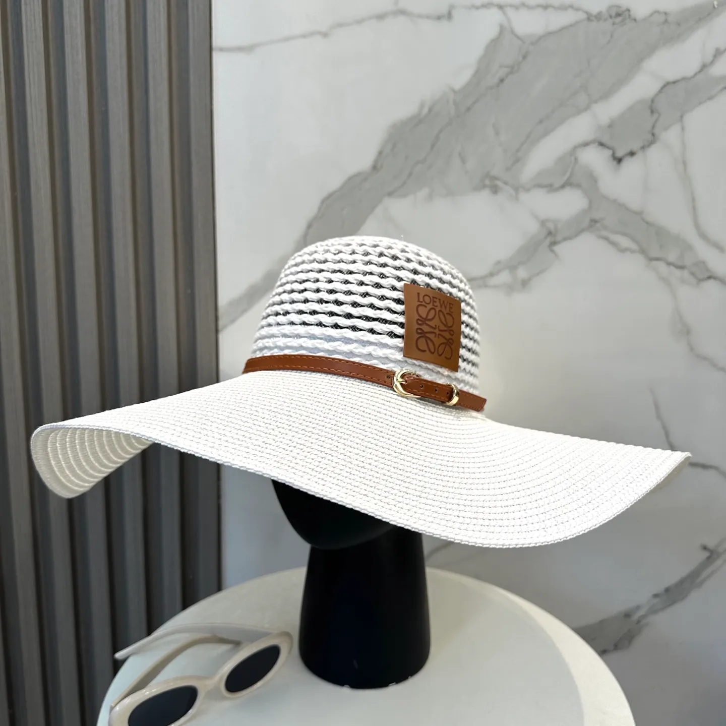 P80 LOEWE big-brimmed hat, big sun hat, made of fine grass, official model opening, non-market ordinary version, head circumference 57cm