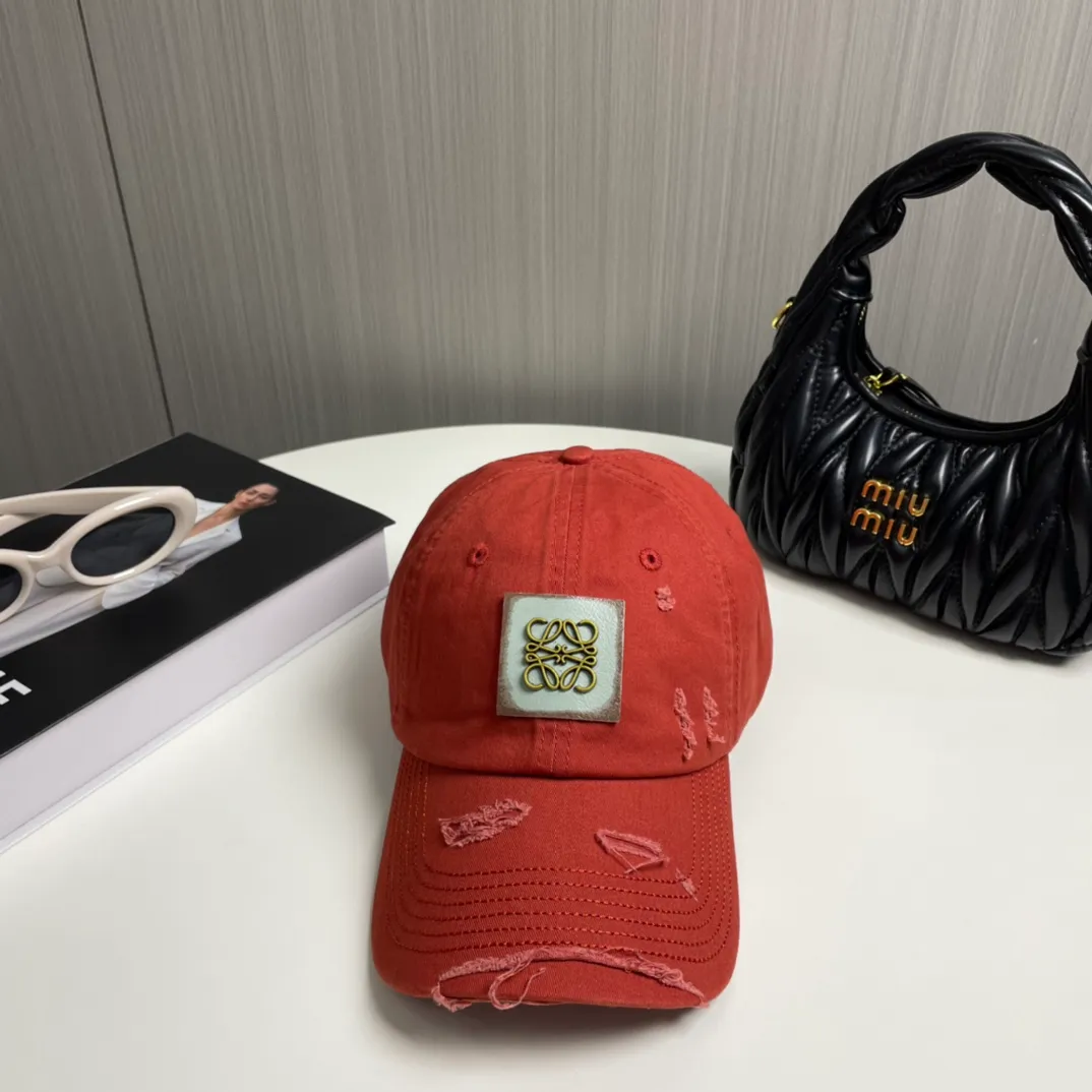 P66 🧢Loewe~New baseball cap🧢, simple and classic logo, super texture👍, exquisite big-name style, a must-have artifact for goddesses, couple style