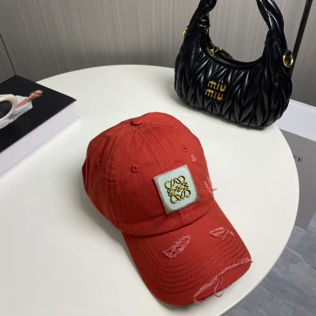 P66 🧢Loewe~New baseball cap🧢, simple and classic logo, super texture👍, exquisite big-name style, a must-have artifact for goddesses, couple style