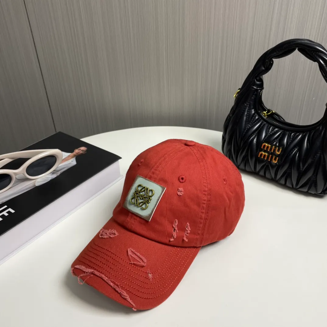 P66 🧢Loewe~New baseball cap🧢, simple and classic logo, super texture👍, exquisite big-name style, a must-have artifact for goddesses, couple style