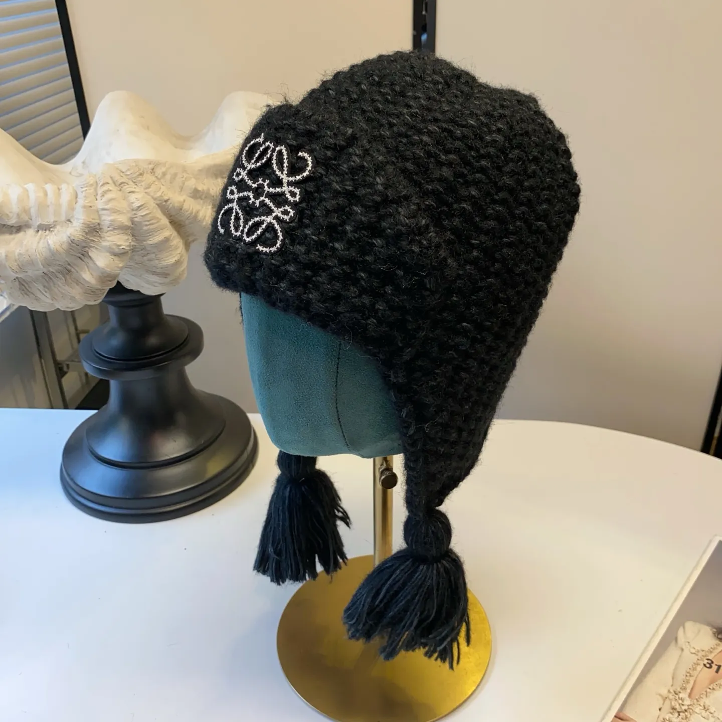 🆕25 new autumn and winter style ⚜️Loewe LOGO knitted ear protection hat 🛒High quality star internet celebrity same style ✨Beige Black Brown Blue