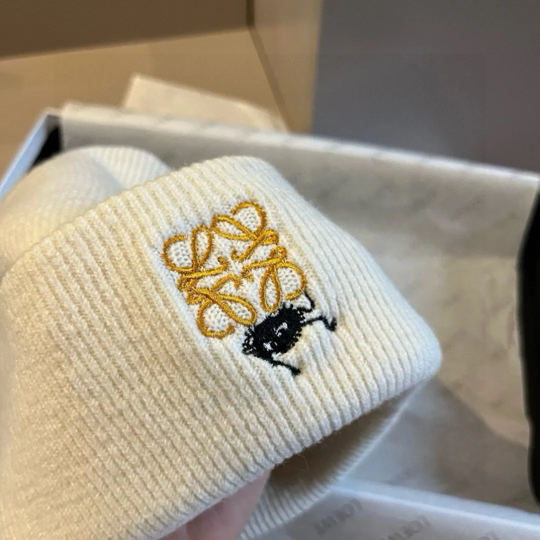 💰120¥ ＬＯＥＷＥLOEWE’s new knitted wool hat, delicate, soft and skin-friendly, unisex, super elastic👍