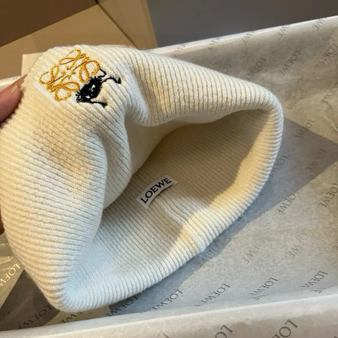 💰120¥ ＬＯＥＷＥLOEWE’s new knitted wool hat, delicate, soft and skin-friendly, unisex, super elastic👍