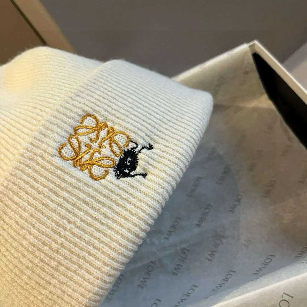 💰120¥ ＬＯＥＷＥLOEWE’s new knitted wool hat, delicate, soft and skin-friendly, unisex, super elastic👍