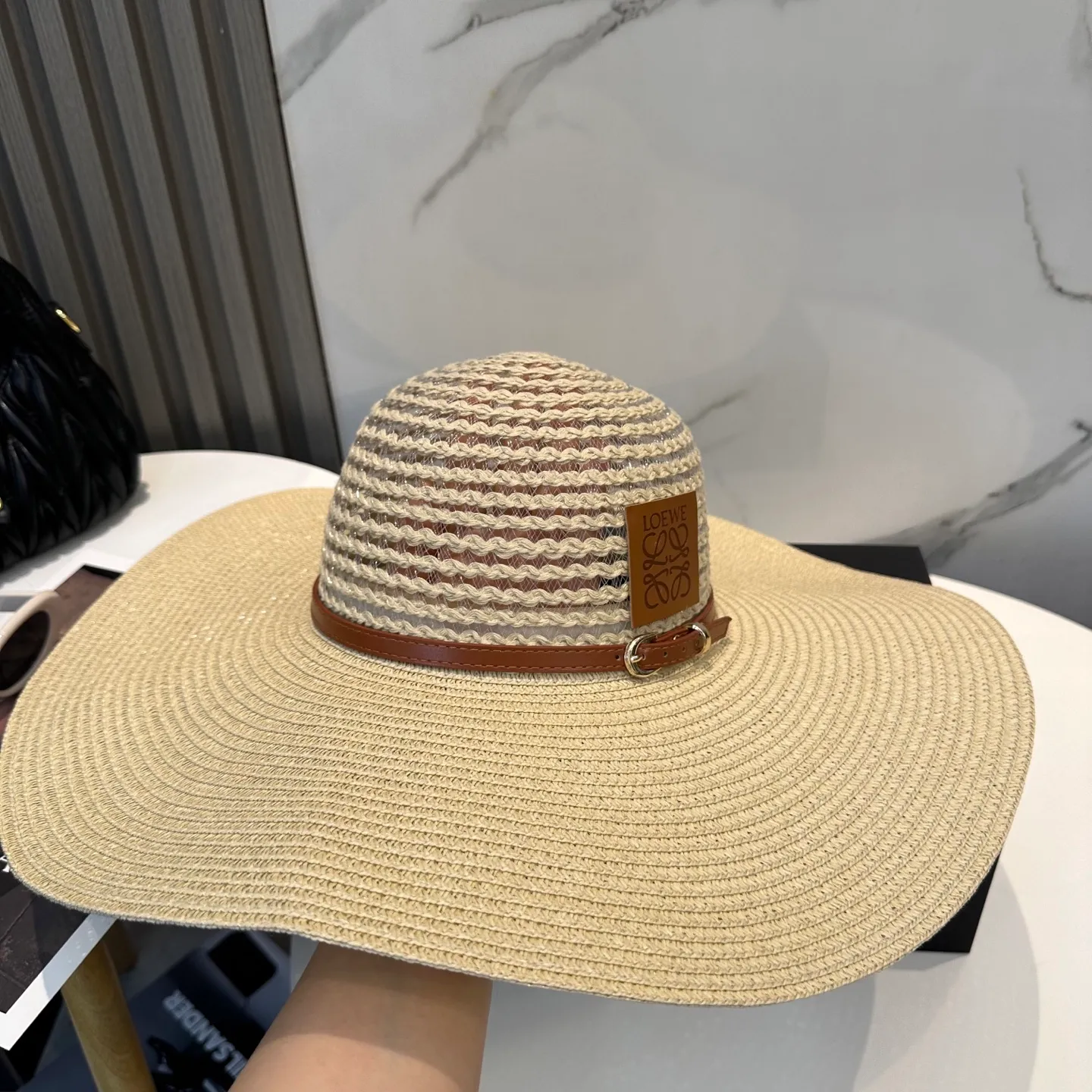 P80 LOEWE big-brimmed hat, big sun hat, made of fine grass, official model opening, non-market ordinary version, head circumference 57cm