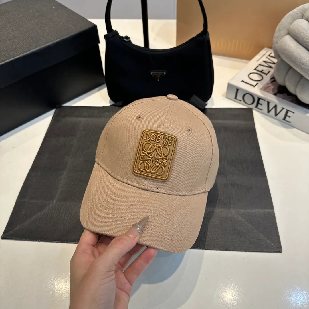 P56 🧢Loewe~New baseball cap🧢, simple embroidered classic logo, super texture👍, exquisite big-name style, a must-have artifact for goddesses, couple style