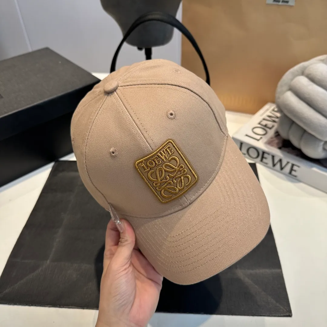 P56 🧢Loewe~New baseball cap🧢, simple embroidered classic logo, super texture👍, exquisite big-name style, a must-have artifact for goddesses, couple style