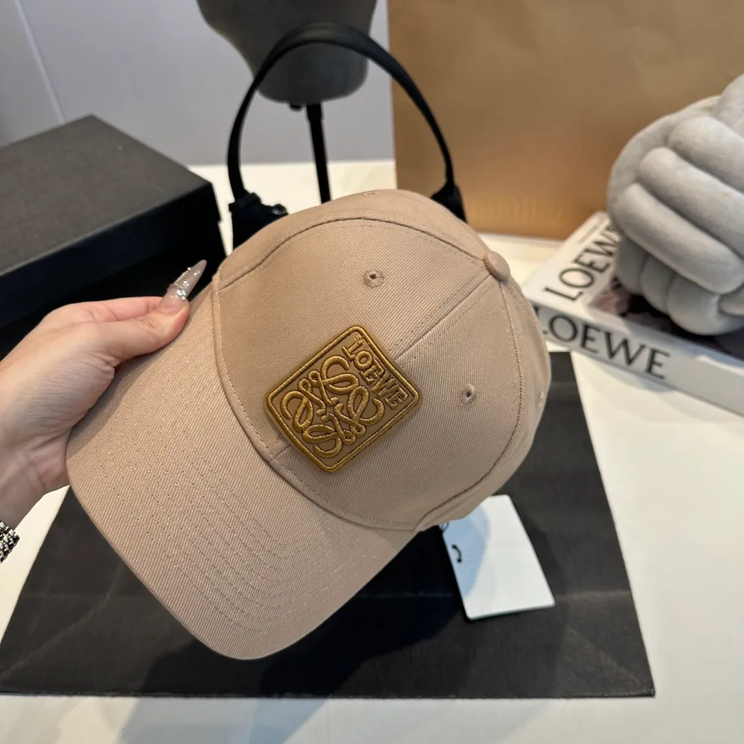 P56 🧢Loewe~New baseball cap🧢, simple embroidered classic logo, super texture👍, exquisite big-name style, a must-have artifact for goddesses, couple style