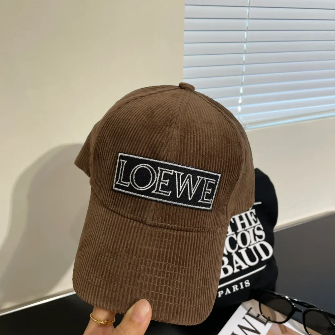 P80 🧢Loewe~New baseball cap🧢, simple embroidered classic logo, super texture👍, exquisite big-name style, a must-have artifact for goddesses, couple style