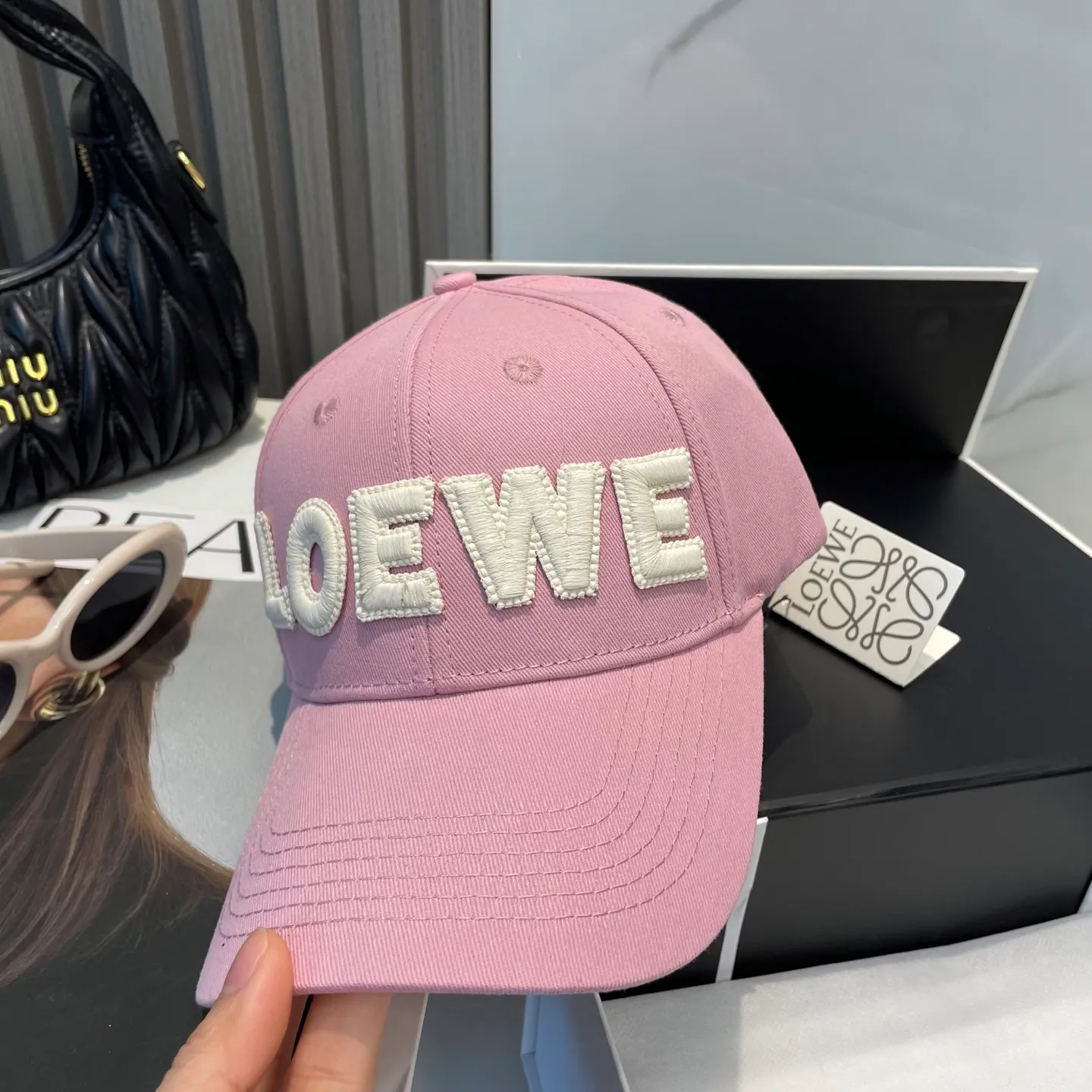 P70 🧢Loewe~New baseball cap🧢, simple embroidered classic logo, super texture👍, exquisite big-name style, a must-have artifact for goddesses, couple style