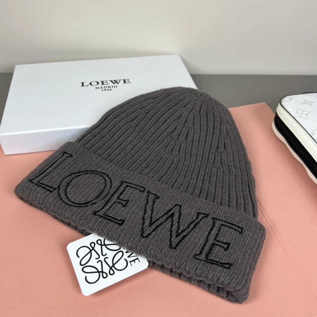 60💰 Classic knitted hat from loewe official website! Xiaohongshu’s hottest selling item! Dress well! The same style for men and women, thicker and warmer, fashionable and popular 🌸First-class quality, the best brand for warmth in autumn and winter, order now, limited edition