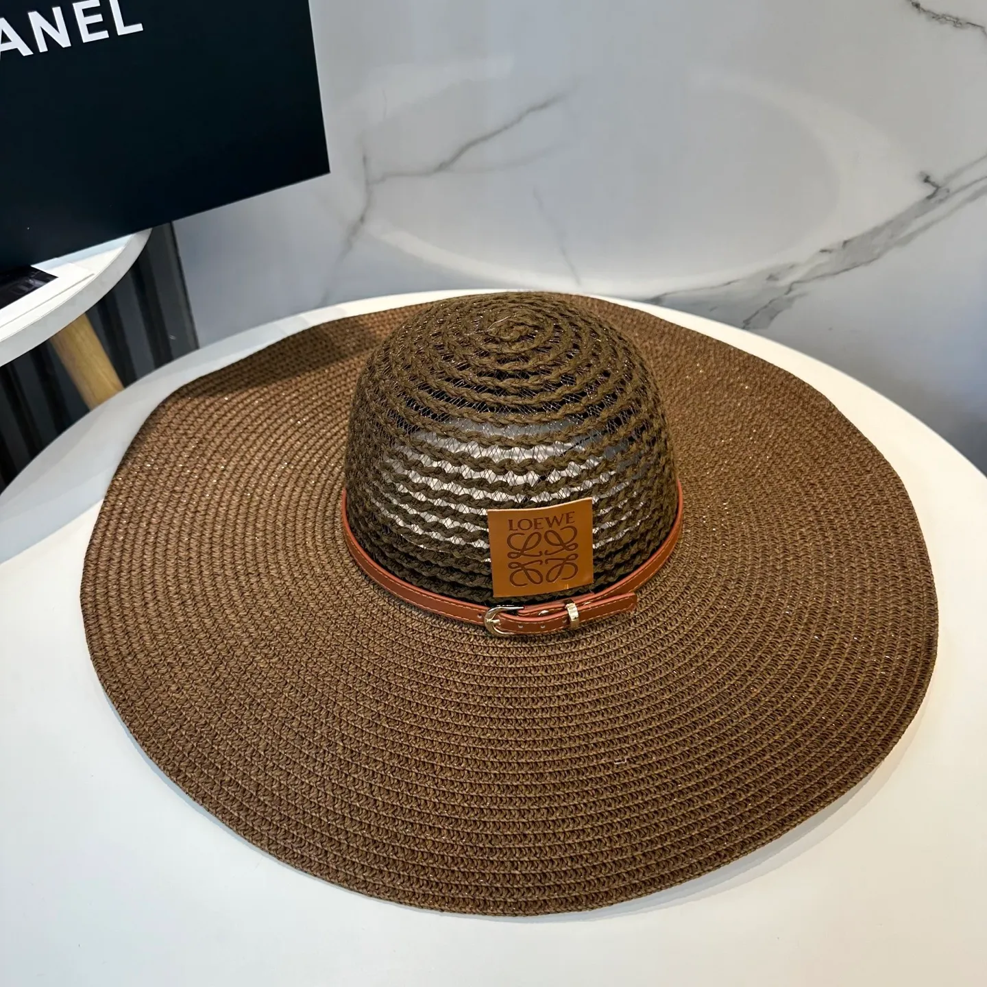 P80 LOEWE big-brimmed hat, big sun hat, made of fine grass, official model opening, non-market ordinary version, head circumference 57cm