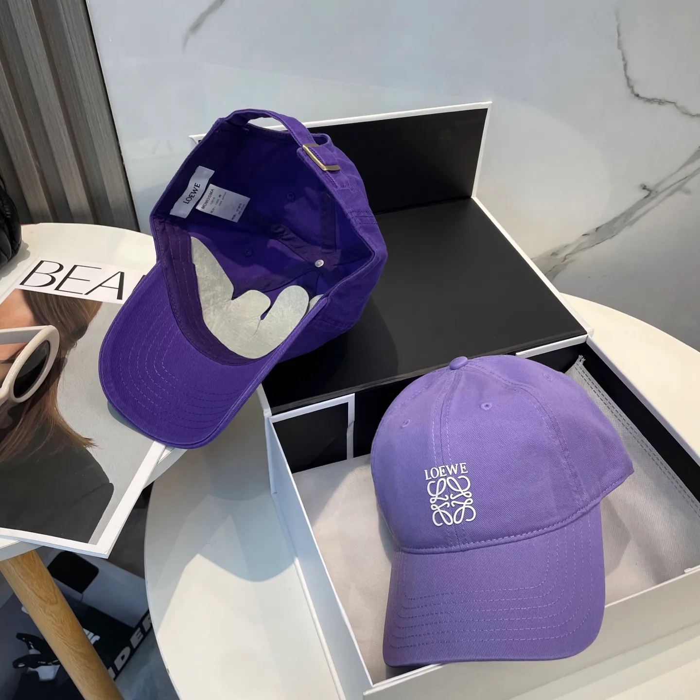 P54 dust bag 👒LOEWE👒LOEWE's new original design baseball cap🧢Super good texture, standard external line positioning, fine workmanship, simple and elegant, low price and high volume!