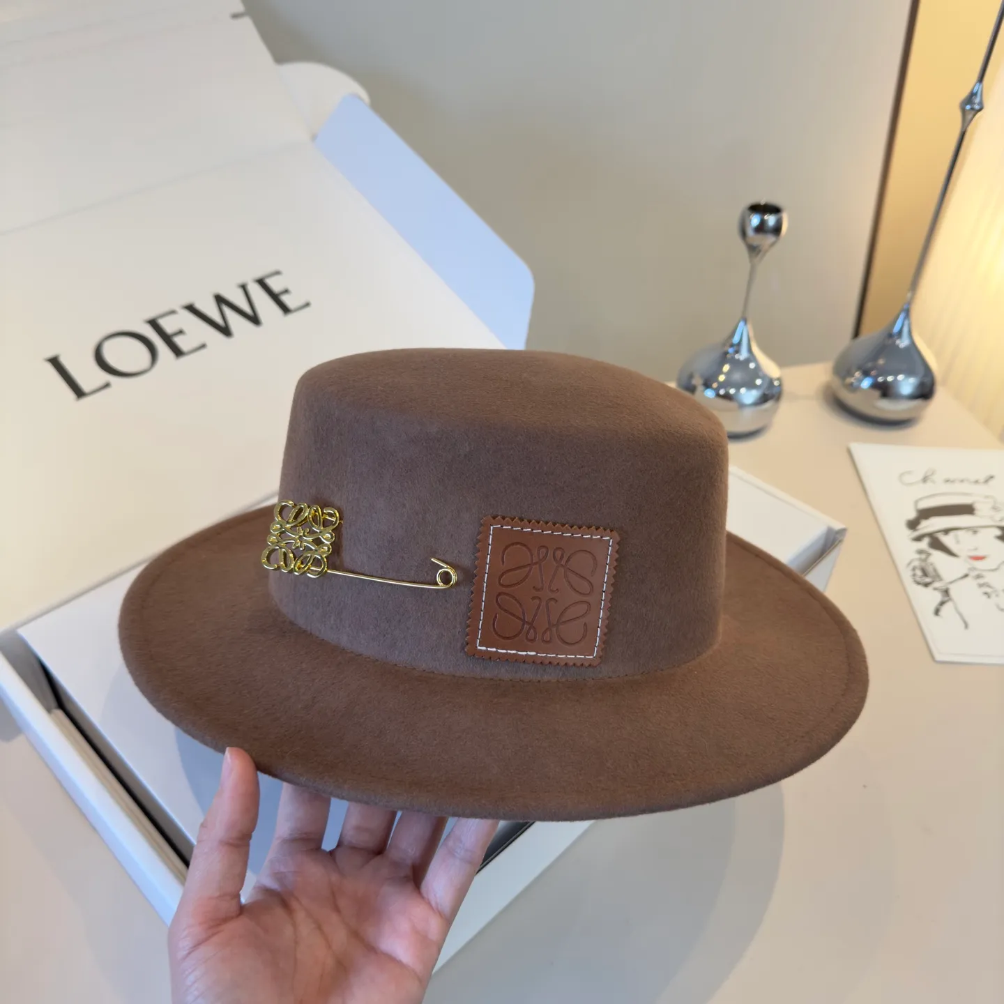 💰180¥ ＬＯＥＷＥ Loewe’s new flat top hat, 100% wool🦙 fabric, head circumference 57cm
