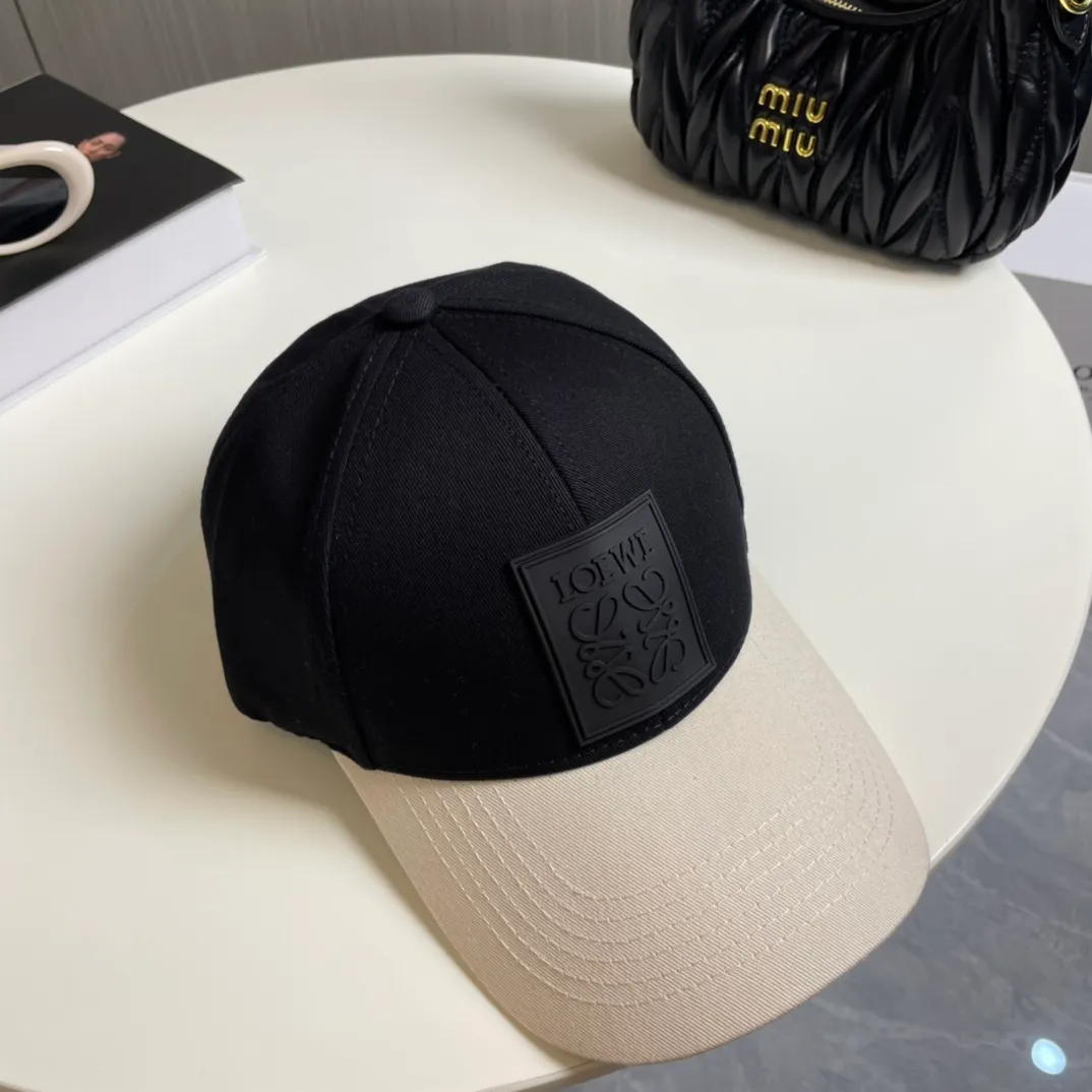 P70 🧢Loewe~New baseball cap🧢, simple and classic logo, super texture👍, exquisite big-name style, a must-have artifact for goddesses, couple style