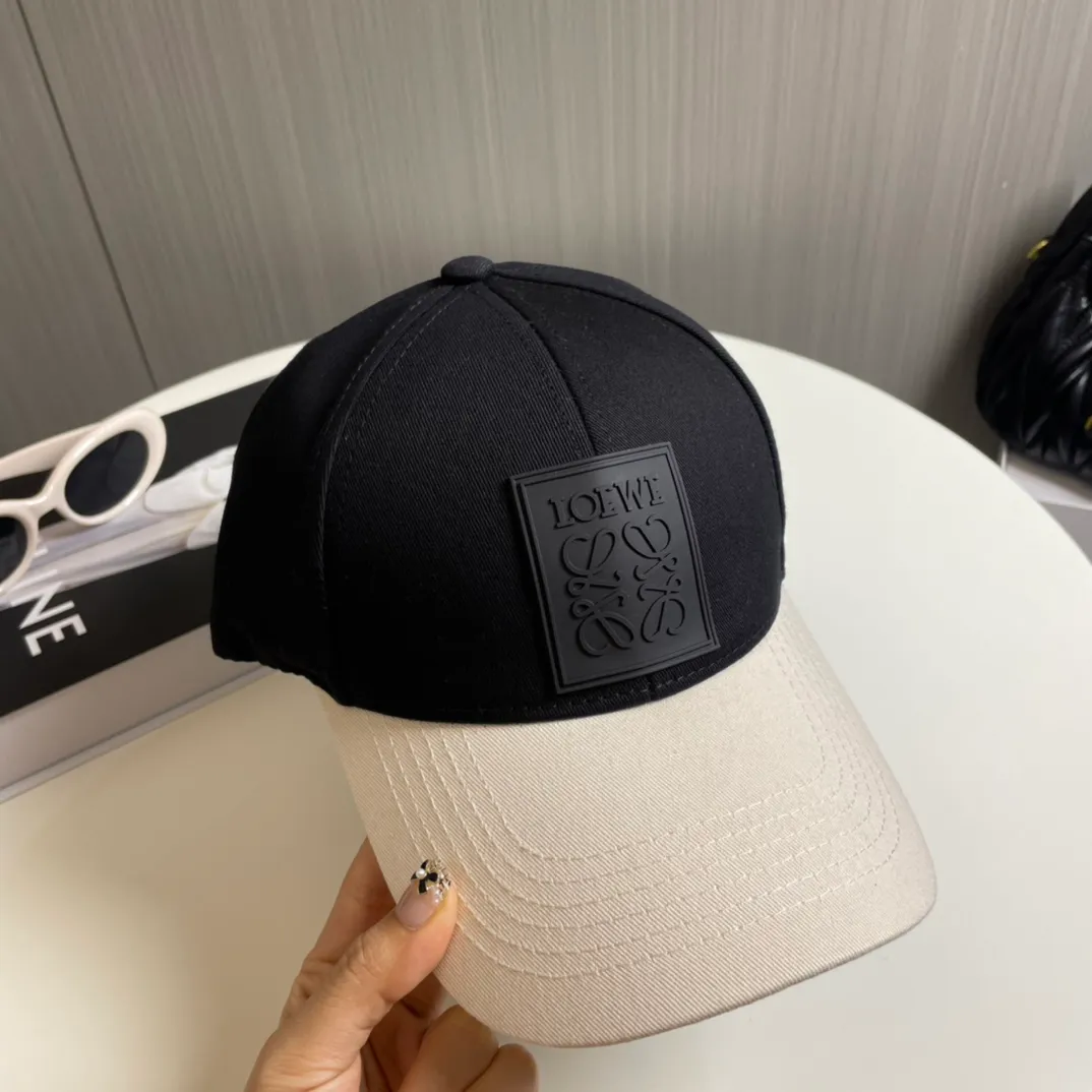 P70 🧢Loewe~New baseball cap🧢, simple and classic logo, super texture👍, exquisite big-name style, a must-have artifact for goddesses, couple style