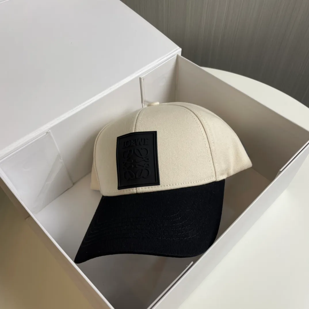 P70 🧢Loewe~New baseball cap🧢, simple and classic logo, super texture👍, exquisite big-name style, a must-have artifact for goddesses, couple style