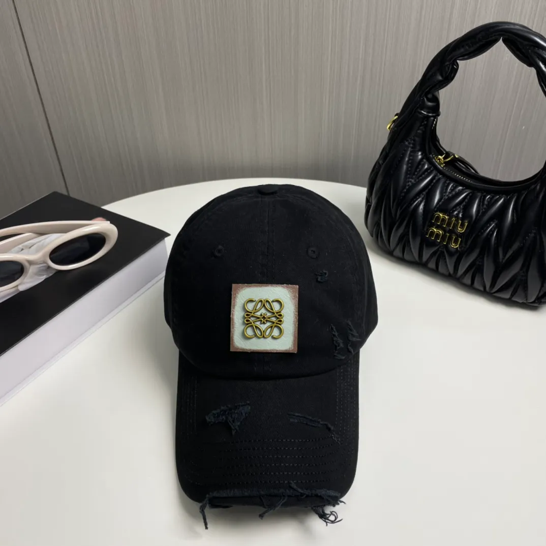 P66 🧢Loewe~New baseball cap🧢, simple and classic logo, super texture👍, exquisite big-name style, a must-have artifact for goddesses, couple style