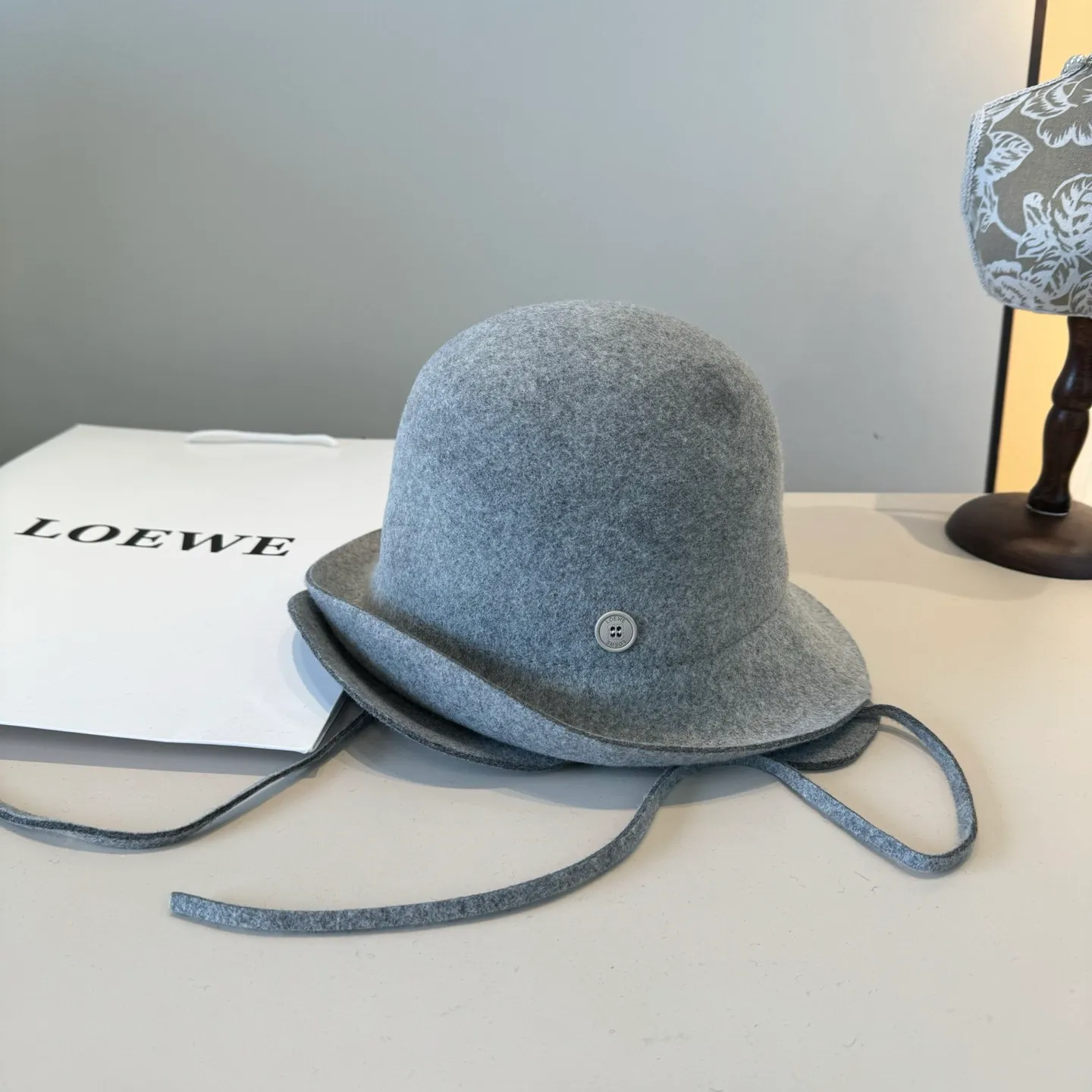 💰210¥ Loewe's new wool curled basin hat, irregular cut design, head circumference 57cm