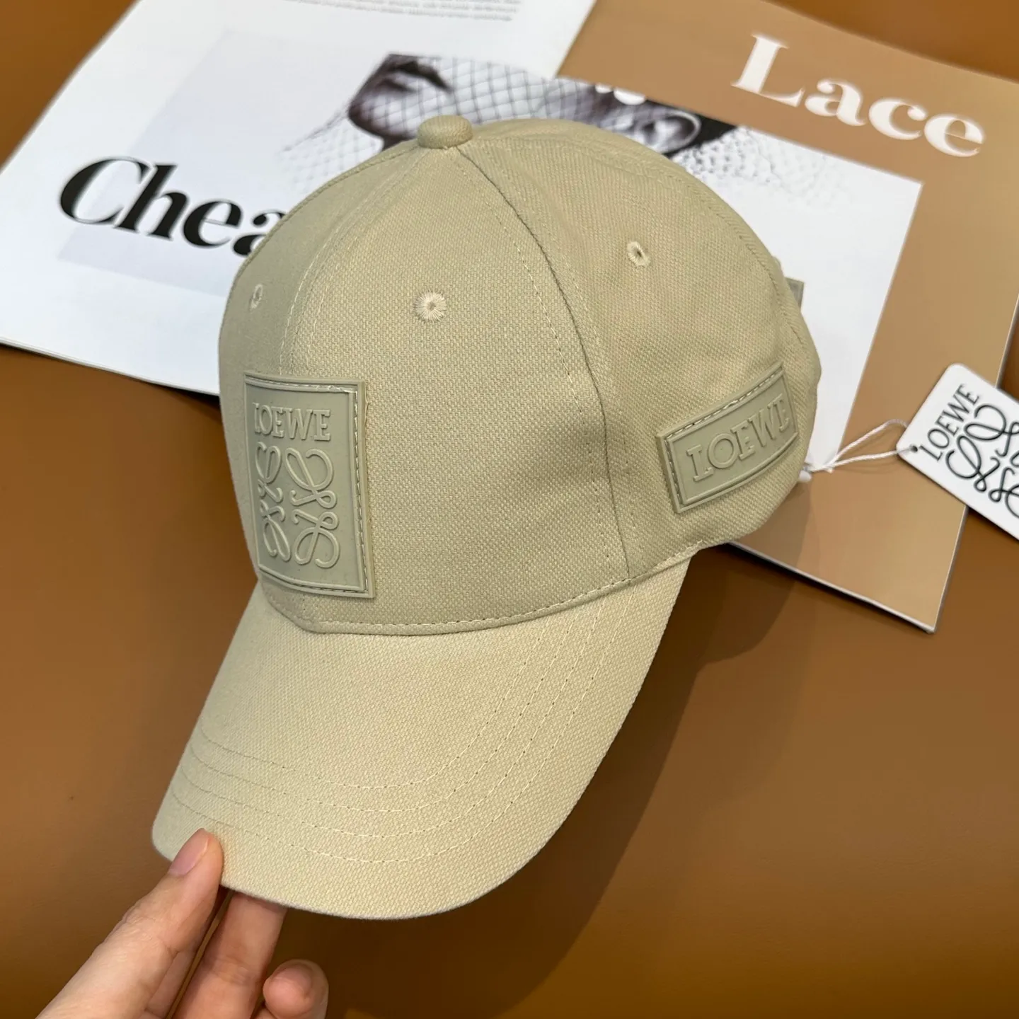P56 comes with dust bag 👒LOEWE👒LOEWE's new original original design baseball cap🧢Super good texture, standard external line positioning, fine workmanship, simple atmosphere and low price!