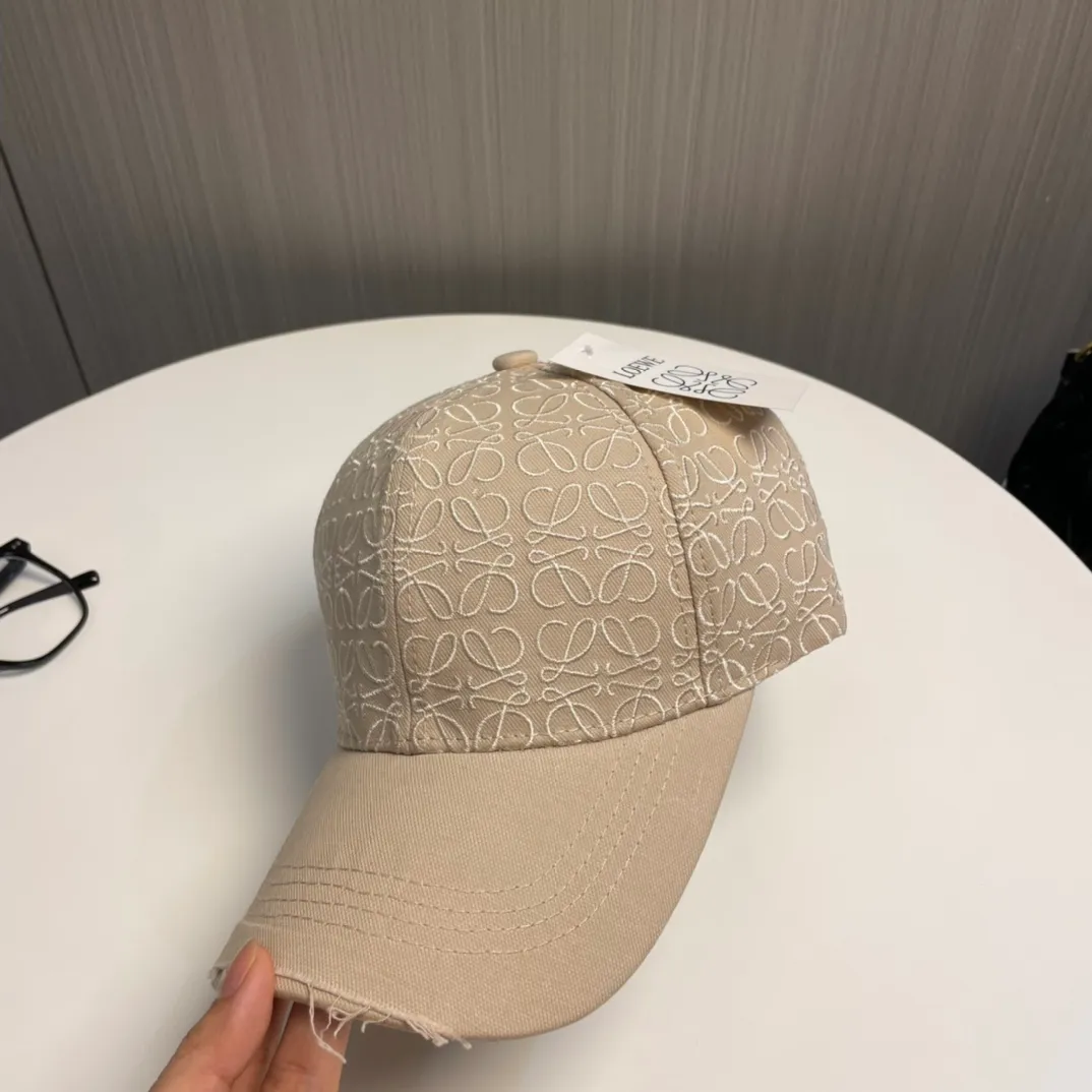 P70💛 Comes with dust bag [Loewe] new embroidered baseball cap, shipped from the counter at the same time, big-name models are super easy to match, hurry up and get it