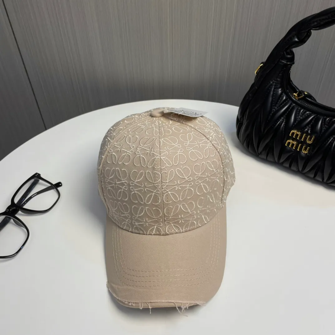 P70💛 Comes with dust bag [Loewe] new embroidered baseball cap, shipped from the counter at the same time, big-name models are super easy to match, hurry up and get it