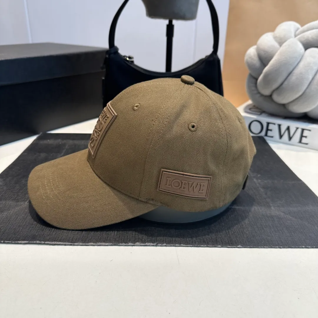 P56 LOEWE new original original design baseball cap🧢Super good texture, standard external line positioning, fine workmanship, simple and elegant, low price and popular!