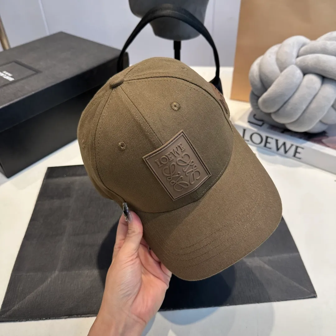 P56 LOEWE new original original design baseball cap🧢Super good texture, standard external line positioning, fine workmanship, simple and elegant, low price and popular!