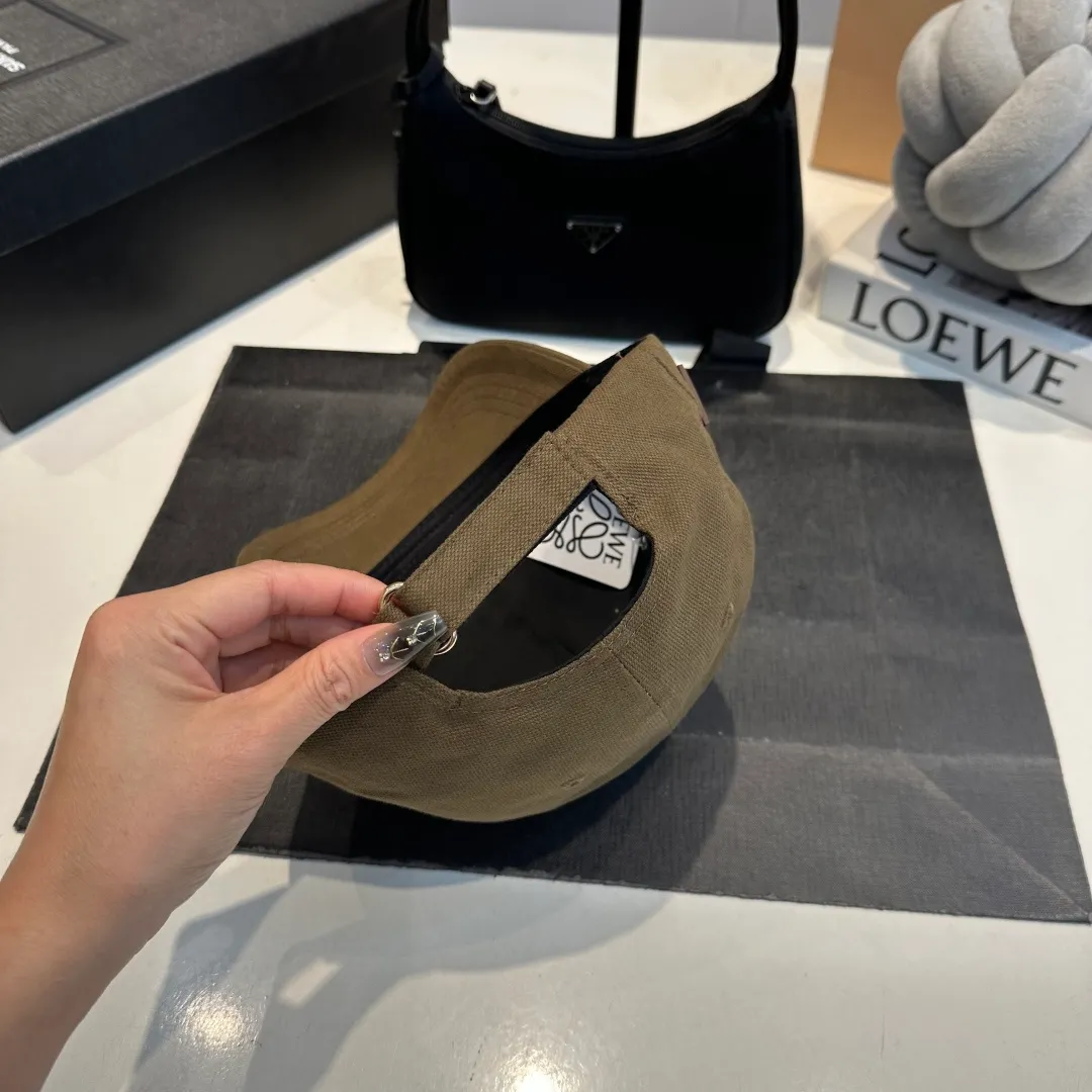 P56 LOEWE new original original design baseball cap🧢Super good texture, standard external line positioning, fine workmanship, simple and elegant, low price and popular!
