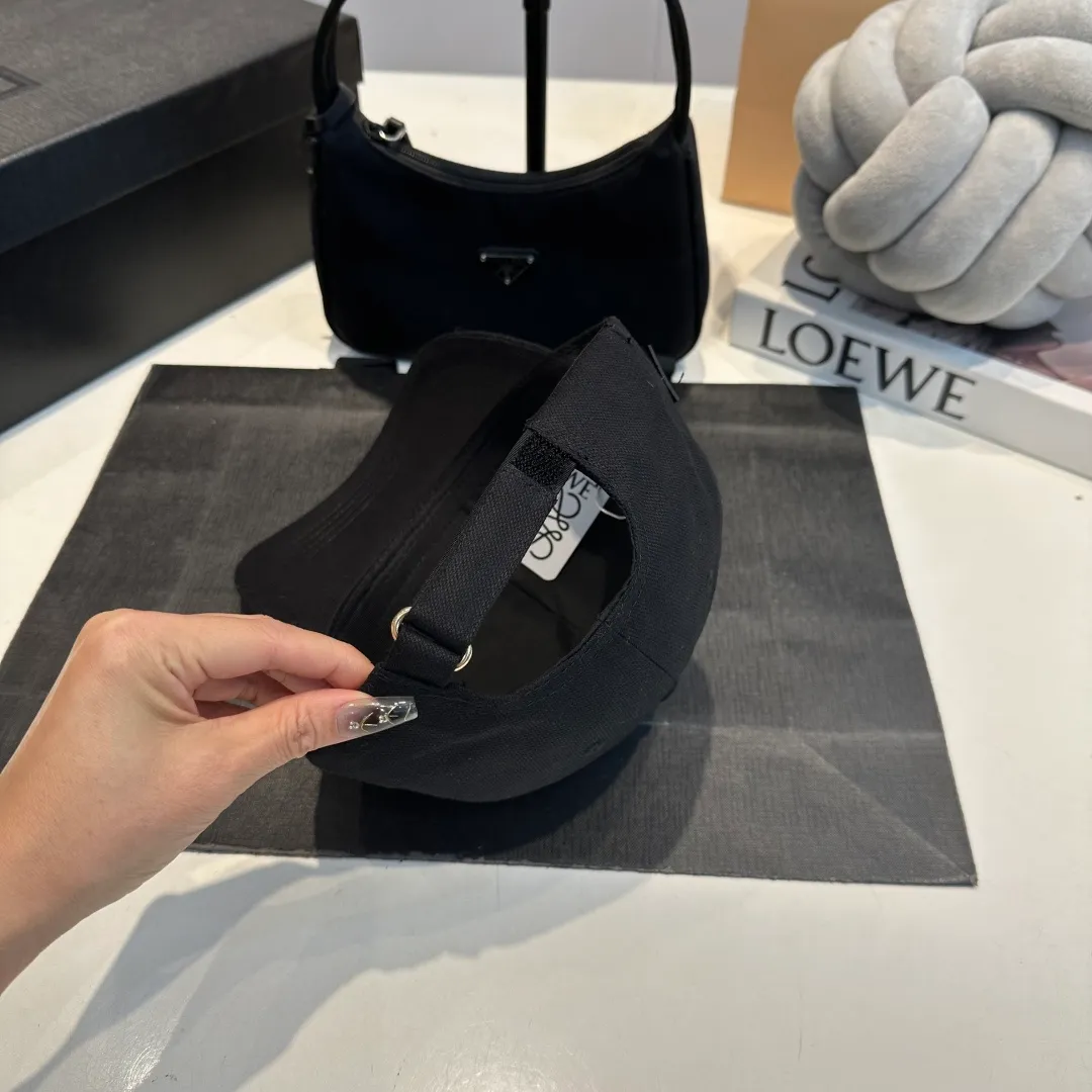 P56 LOEWE new original original design baseball cap🧢Super good texture, standard external line positioning, fine workmanship, simple and elegant, low price and popular!