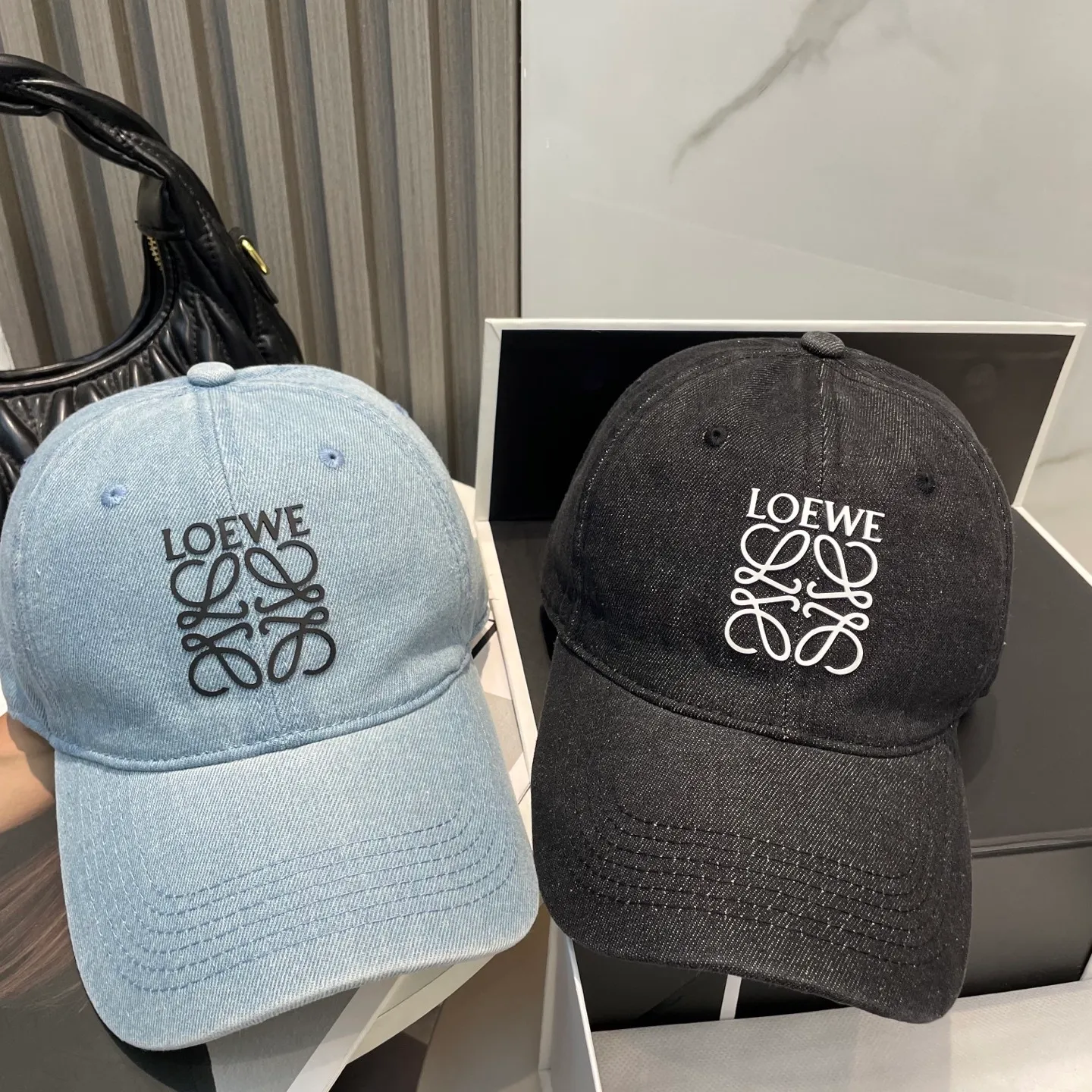 P66 Loewe Loewe's new washed and distressed denim baseball cap. Newly launched washed denim series, casual and versatile wardrobe matching artifact.