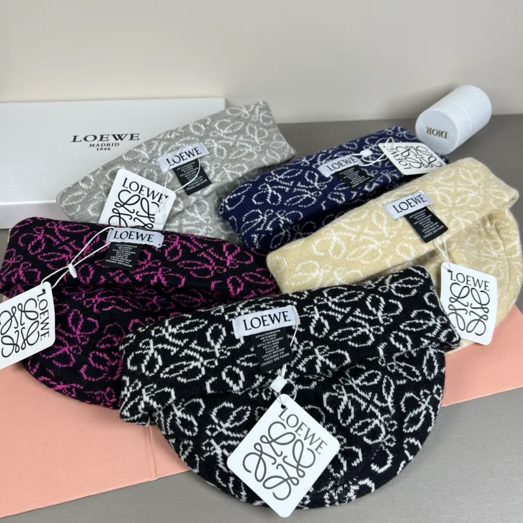 56💰 Classic knitted hat from loewe official website! Xiaohongshu’s hottest selling item! Dress well! The same style for men and women, thicker and warmer, fashionable and popular 🌸First-class quality, the best brand for warmth in autumn and winter, order now, limited edition