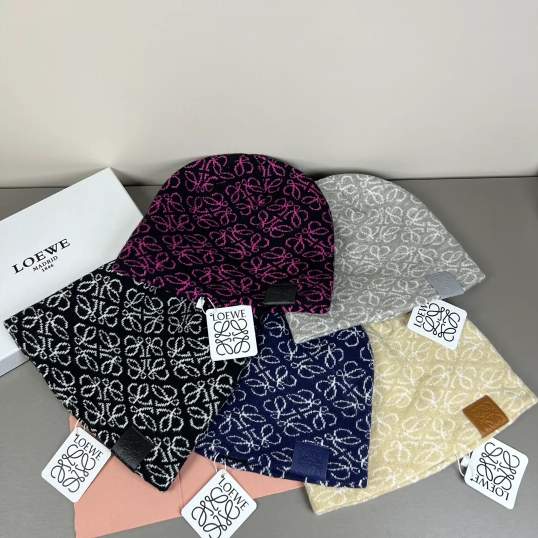 56💰 Classic knitted hat from loewe official website! Xiaohongshu’s hottest selling item! Dress well! The same style for men and women, thicker and warmer, fashionable and popular 🌸First-class quality, the best brand for warmth in autumn and winter, order now, limited edition