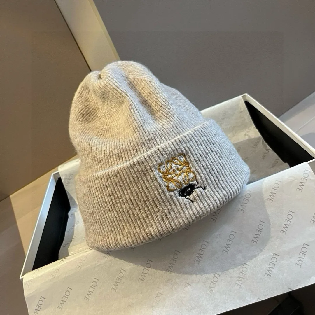 💰110¥ ＬＯＥＷＥLOEWE’s new knitted wool hat, delicate, soft and skin-friendly, unisex, super elastic👍