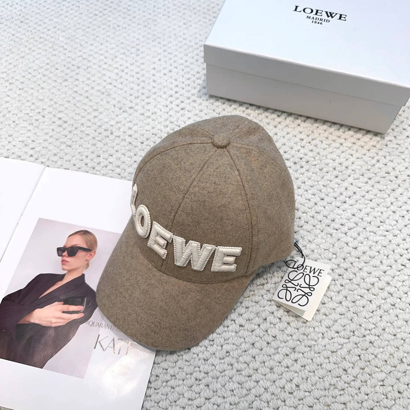 P70 🧢Loewe~New autumn and winter baseball cap🧢, simple embroidered classic logo, super texture👍, exquisite big-name style, a must-have artifact for goddesses, couple style