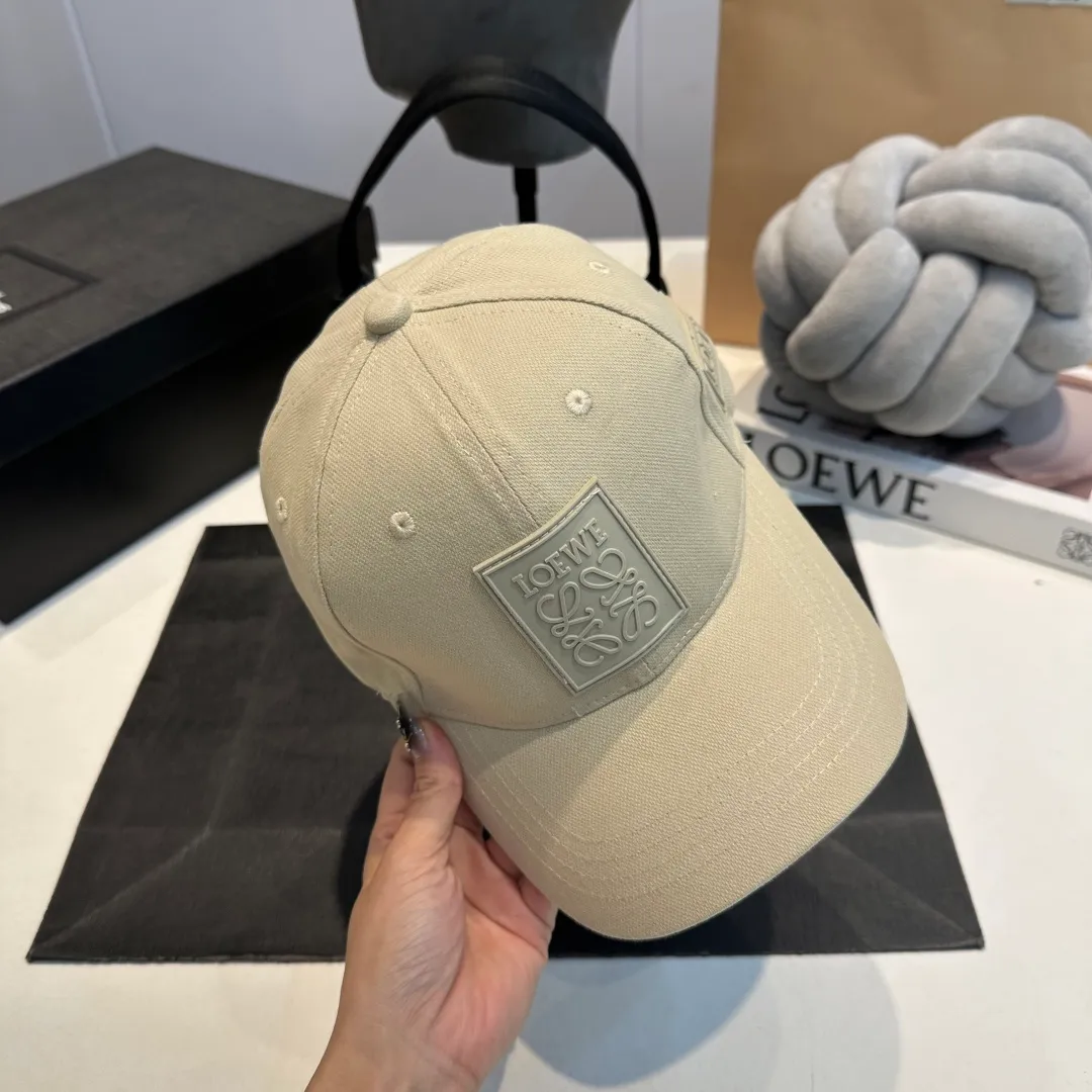 P56 LOEWE new original original design baseball cap🧢Super good texture, standard external line positioning, fine workmanship, simple and elegant, low price and popular!