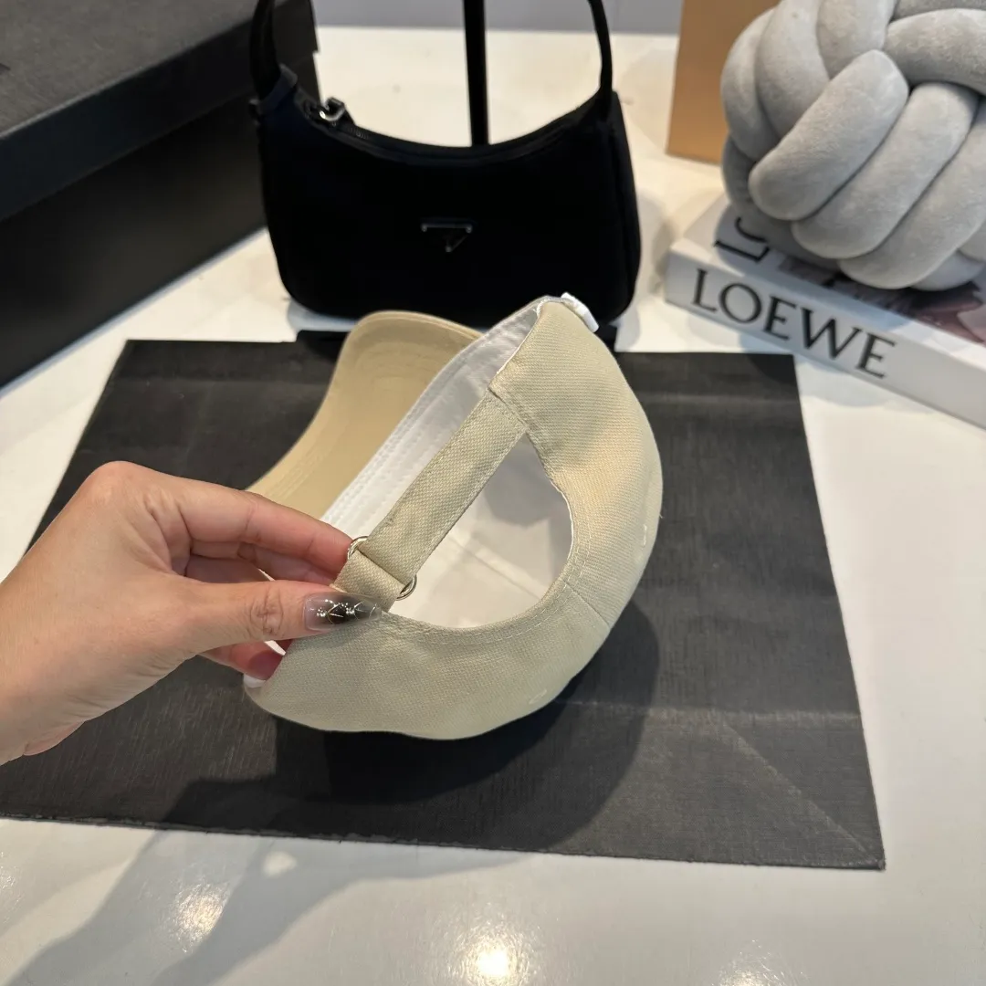 P56 LOEWE new original original design baseball cap🧢Super good texture, standard external line positioning, fine workmanship, simple and elegant, low price and popular!