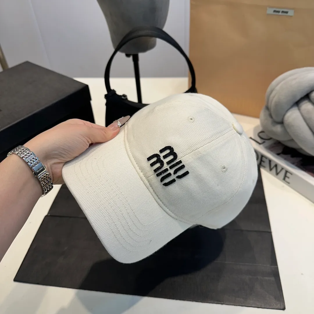 P60 miumiu new 25 spring and summer baseball cap, widened to show small head, new logo embroidery for spring and summer, same style for men and women