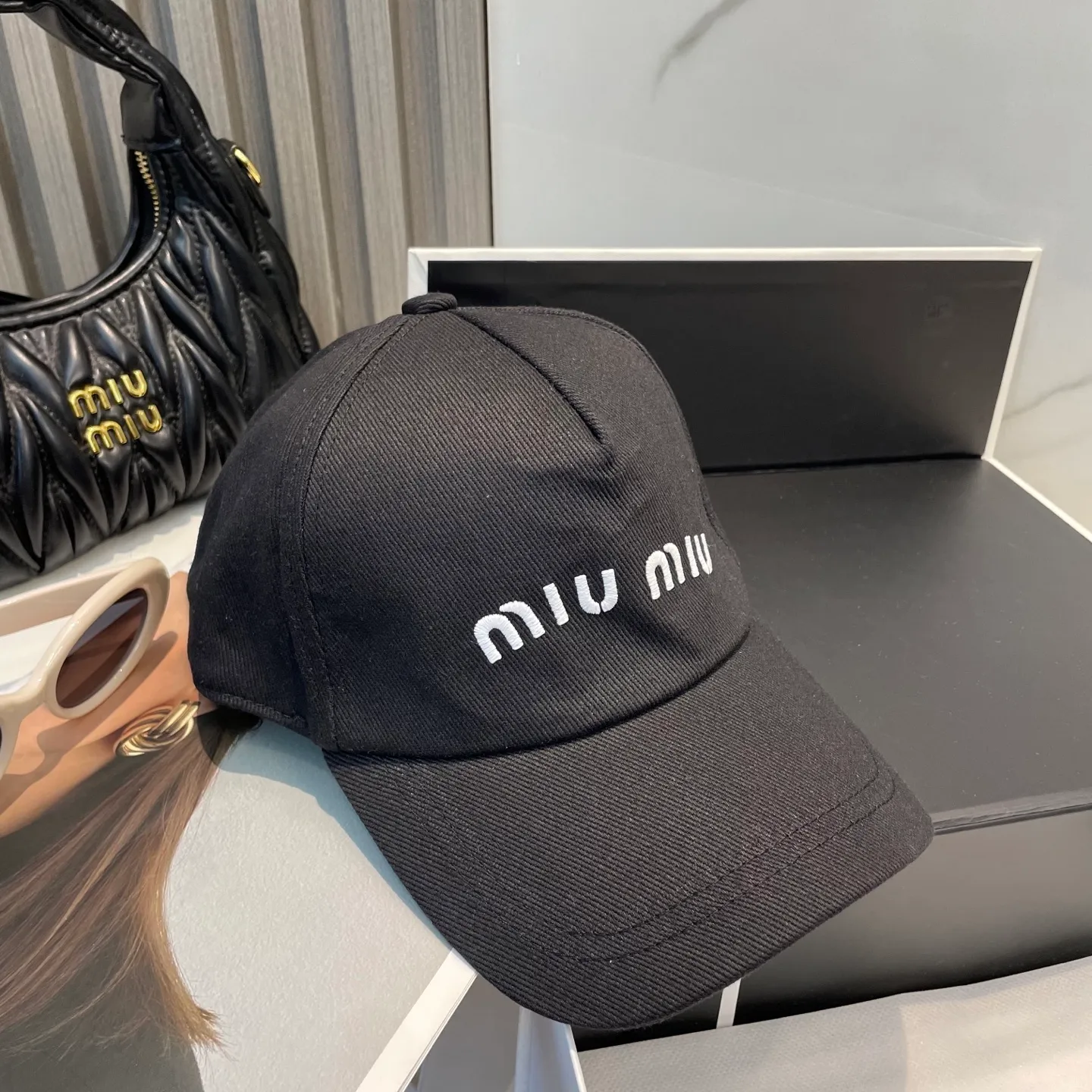 P60💛 Comes with dust bag. [Miumiu Miu Miu] New order style embroidered baseball cap🧢Big brand style is super easy to match, hurry up and get it!