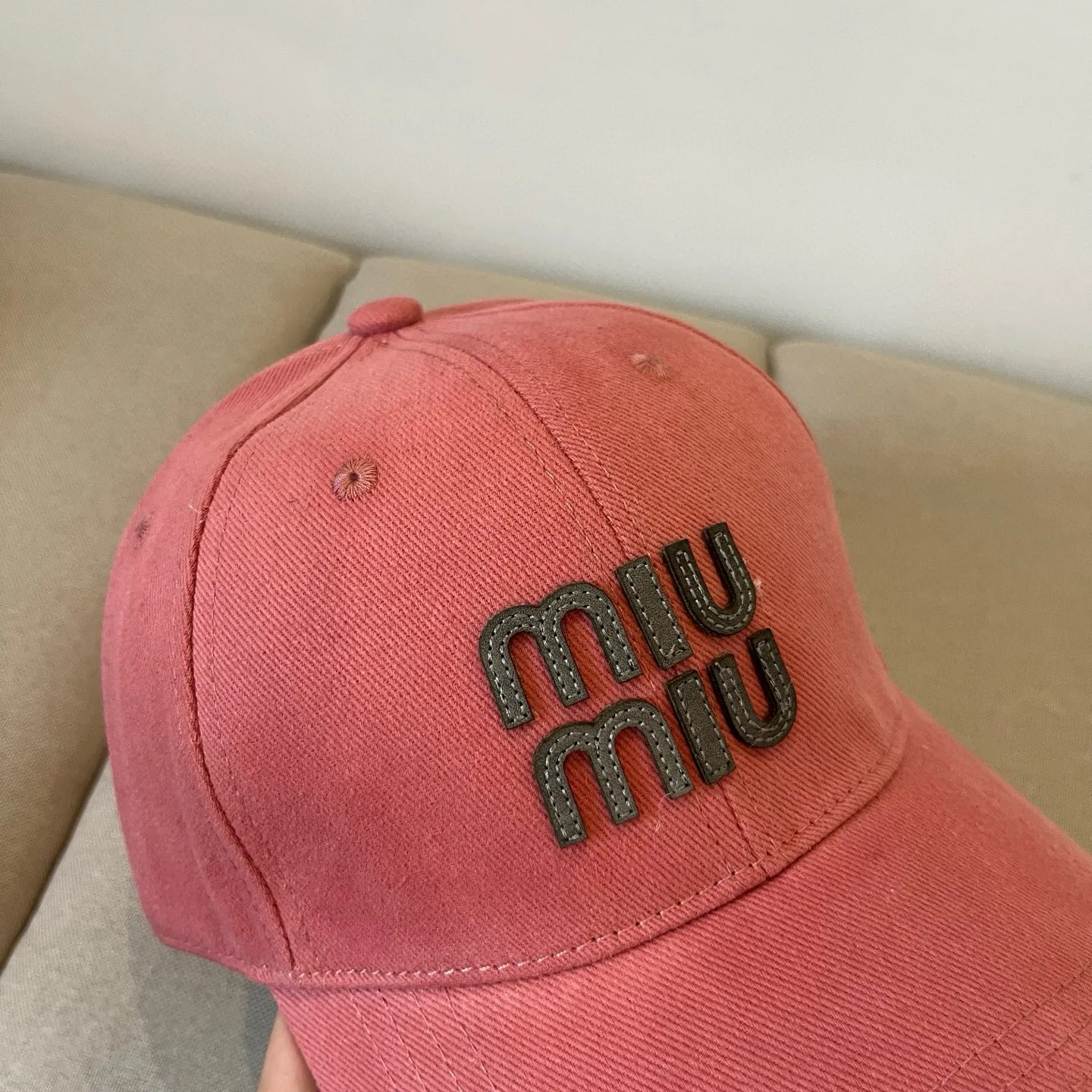P60 miumiu original spring and summer new baseball cap, authentic mold-making and custom-made, the original workmanship is meticulous and the quality is superb!