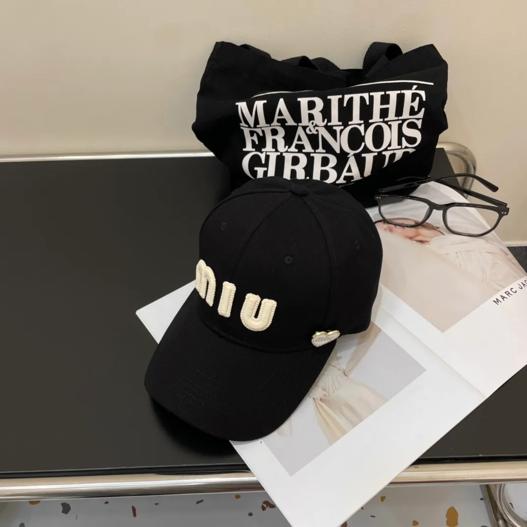 P66💛 Comes with dust bag. [Miumiu Miu Miu] 2024 new denim order style embroidered baseball cap🧢big brand style is super easy to match, hurry up and get it!